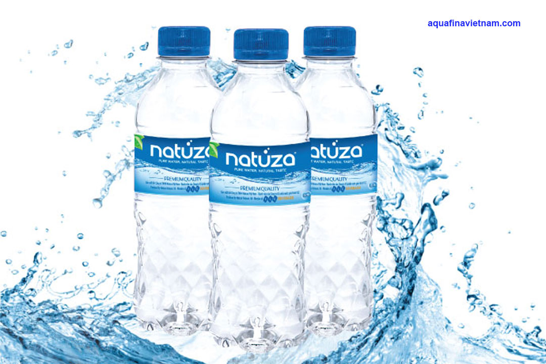 Nên chọn mua nước tinh khiết Aquafina hay Natuza?