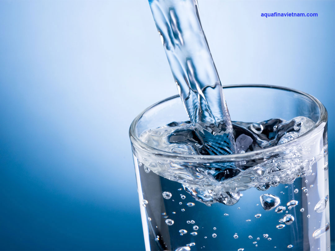 nuoc-tinh-khiet-2 Nên chọn mua nước tinh khiết Aquafina hay Waterman?