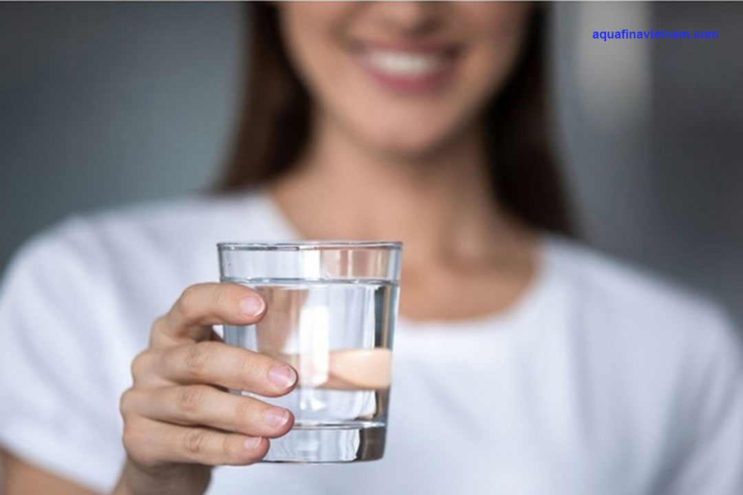 Nước tinh khiết Aquafina và TH True Water có gì khác biệt?