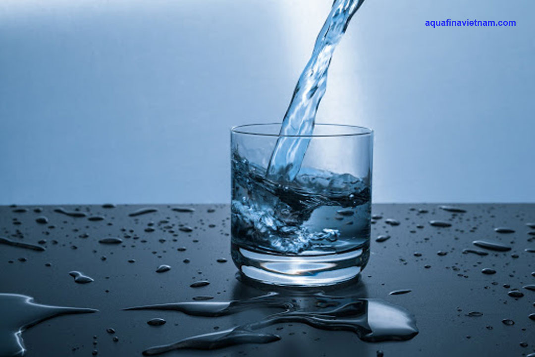 Nên chọn mua nước tinh khiết Aquafina hay Dasani?